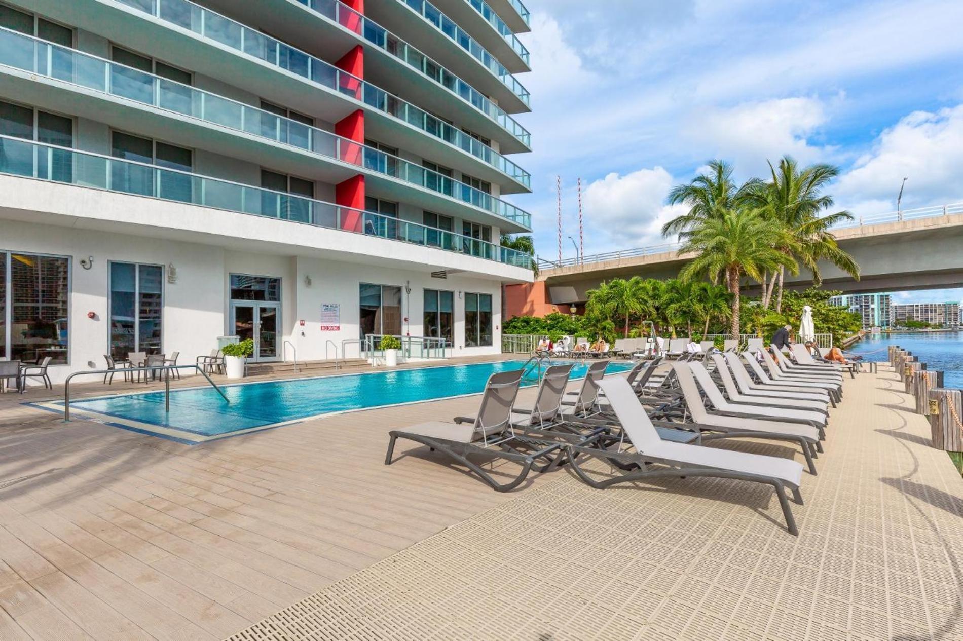 Modern One Bedroom Rental At Beach Walk Resort Miami 18Th Floor Hallandale Beach Exterior foto