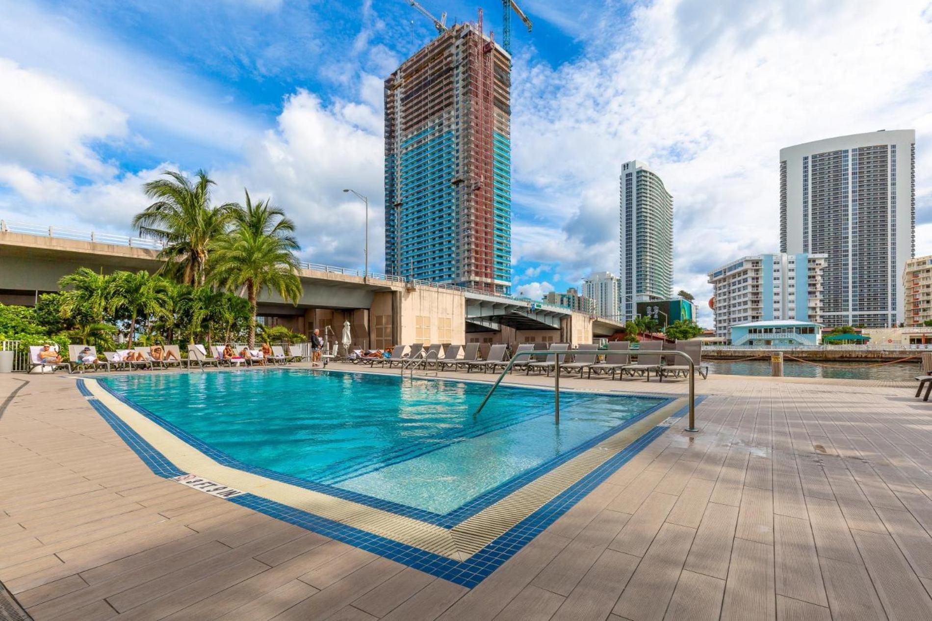 Modern One Bedroom Rental At Beach Walk Resort Miami 18Th Floor Hallandale Beach Exterior foto