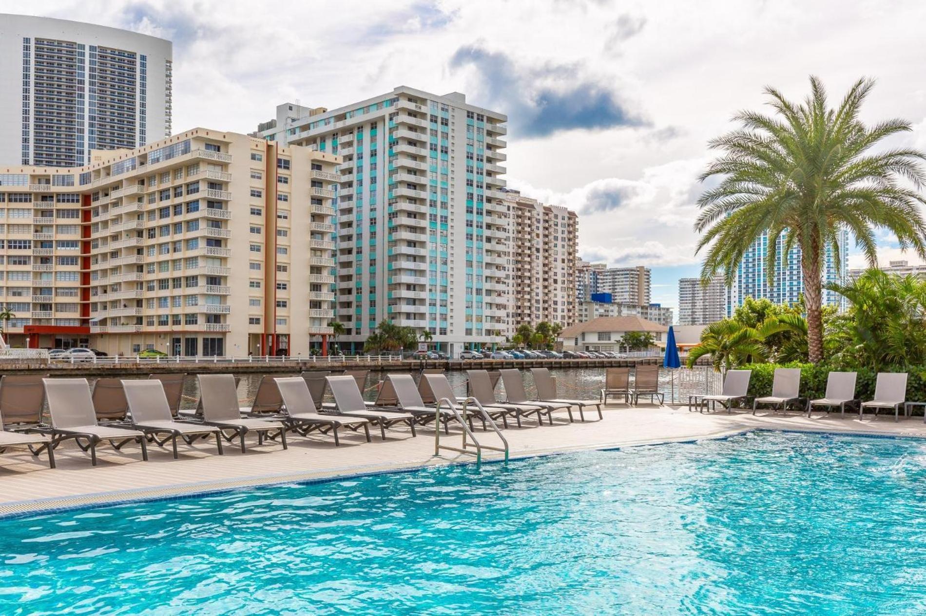 Modern One Bedroom Rental At Beach Walk Resort Miami 18Th Floor Hallandale Beach Exterior foto
